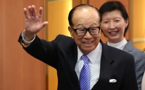 李嘉诚重夺福布斯香港富豪榜首